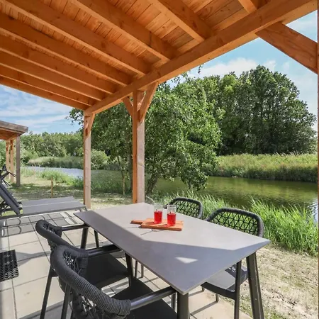In By Beach, Cleaning Included Simonshaven